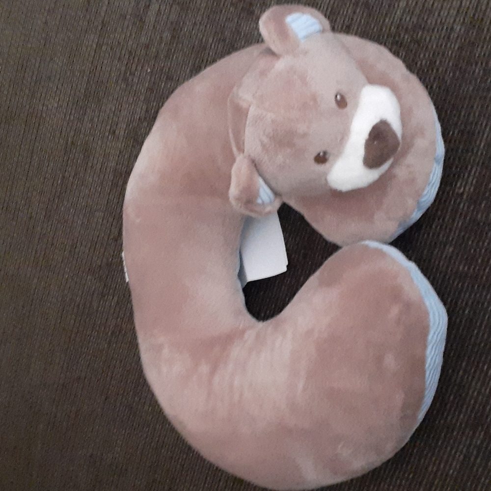Neck pillow chums
